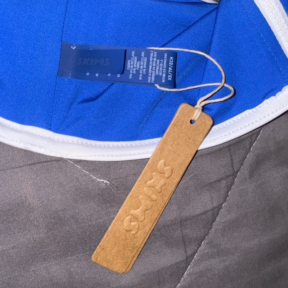 SKIMS SPORTY ZIPPER SWIM BANDEAU BIKINI TOP - Picture 3 of 5